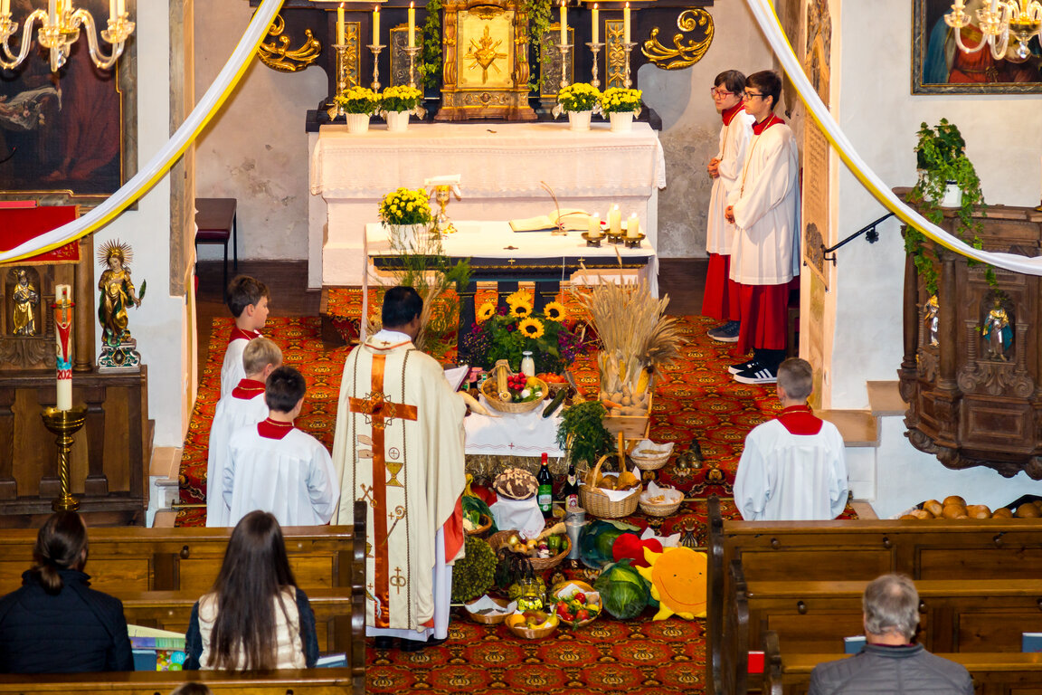 Image: _JA 24205 Erntedank in Hohenried, Kirche, Messe.jpg